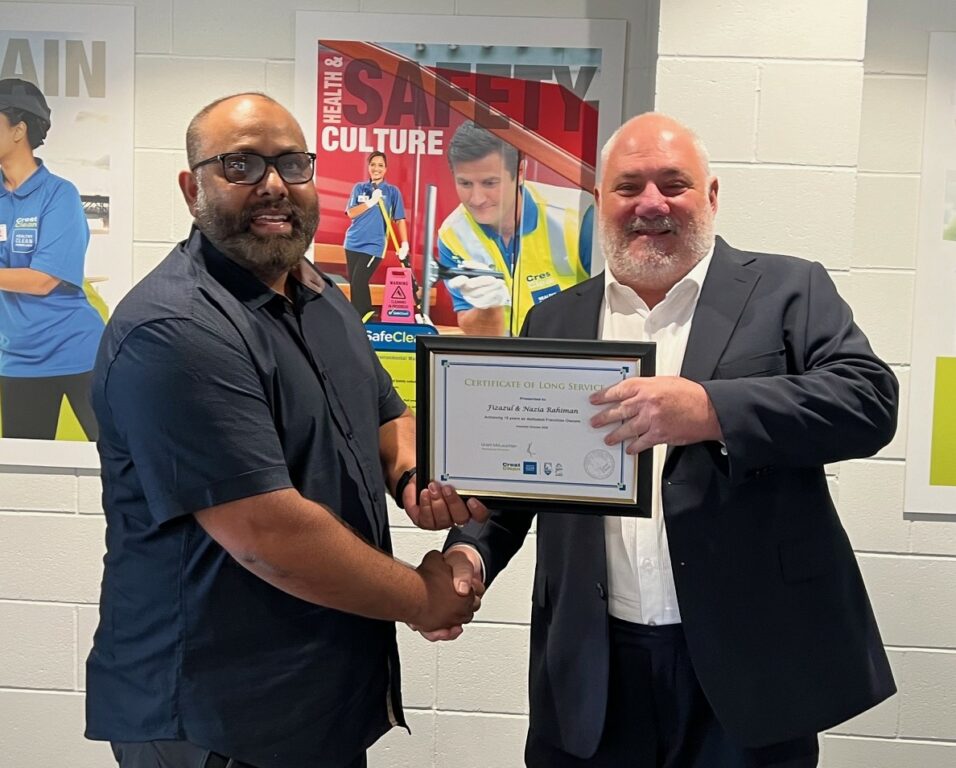 Fiza Rahiman receives 15-Year Long Service Award from Auckland Regional Master Franchisee Dries Mangnus.